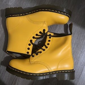 🤑SOLD🤑Dr. Martens 1460 Eye Yellow Smooth Size 7M
